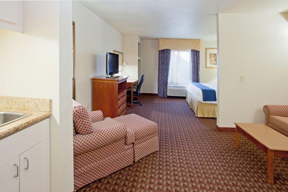 Best Western Plus Sugar Land-Stafford Exterior photo