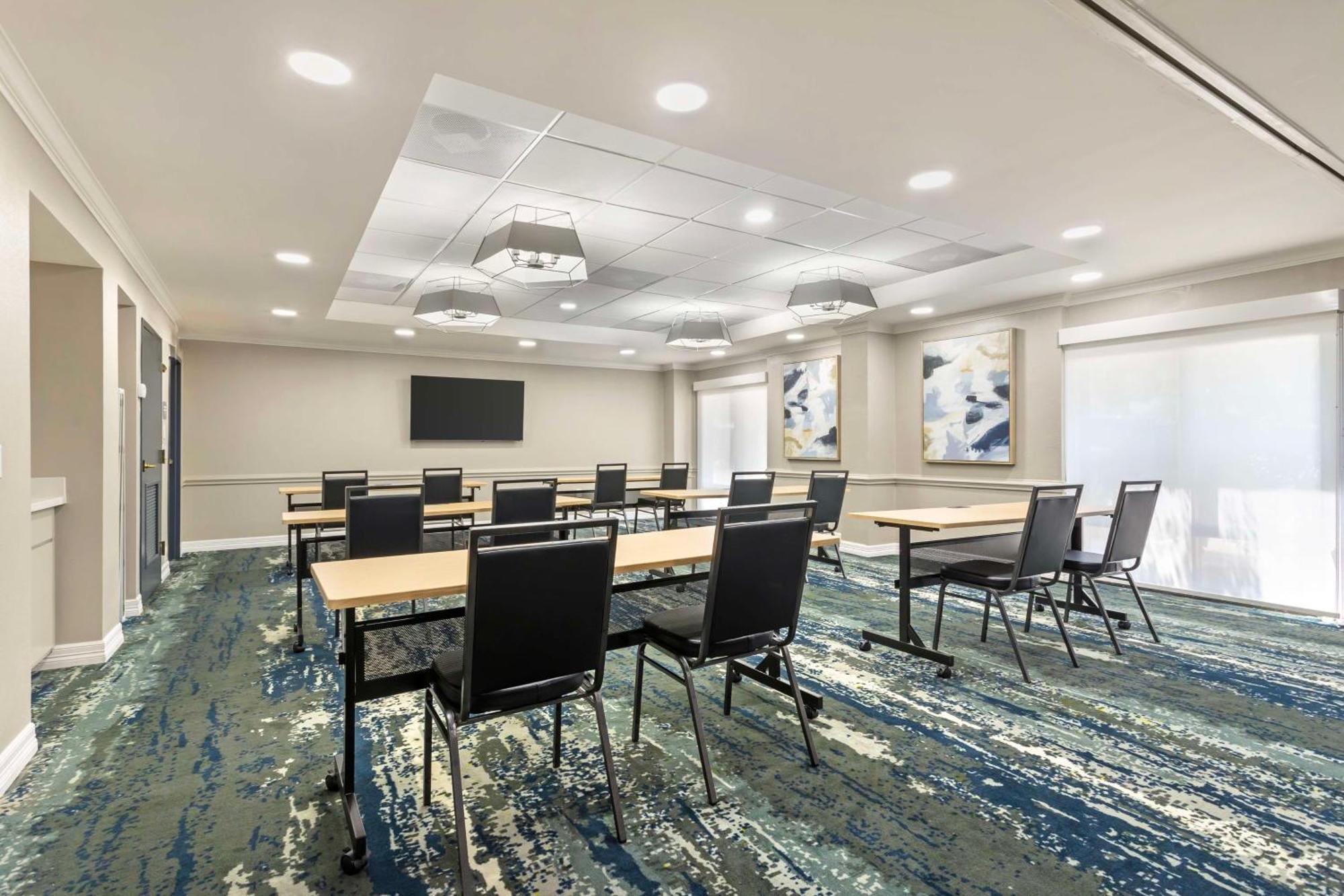 Best Western Plus Sugar Land-Stafford Exterior photo